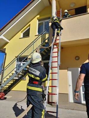 Prakticne vaje operativni gasilec GZ Ribnica 2021 10 1