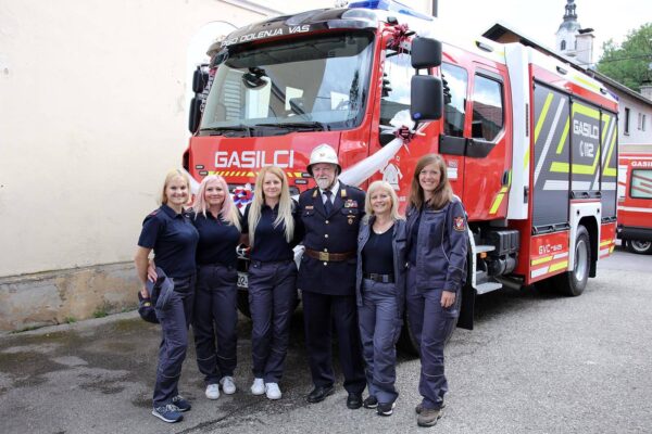 Proslava ob praznovanju 150 let PGD Dolenja vas in prevzem novega GVC 16/25 30 150 let PGD Dolenja vas 2