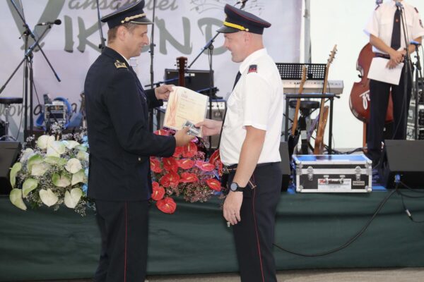 Proslava ob praznovanju 150 let PGD Dolenja vas in prevzem novega GVC 16/25 17 150 let PGD Dolenja vas 21