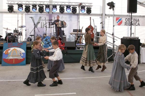 Proslava ob praznovanju 150 let PGD Dolenja vas in prevzem novega GVC 16/25 28 150 let PGD Dolenja vas 30