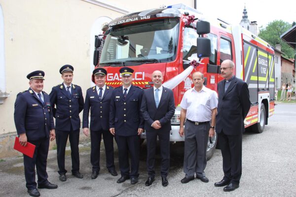 Proslava ob praznovanju 150 let PGD Dolenja vas in prevzem novega GVC 16/25 29 Novo vozilo GVC 16/25