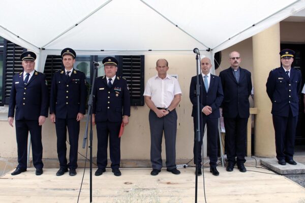 Proslava ob praznovanju 150 let PGD Dolenja vas in prevzem novega GVC 16/25 3 150 let PGD Dolenja vas 6