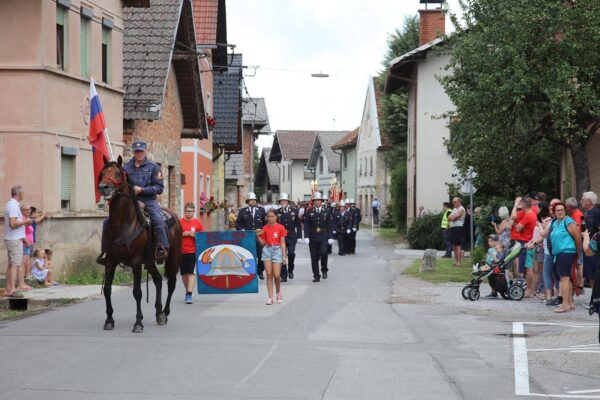 Proslava ob praznovanju 150 let PGD Dolenja vas in prevzem novega GVC 16/25 4 150 let PGD Dolenja vas 7