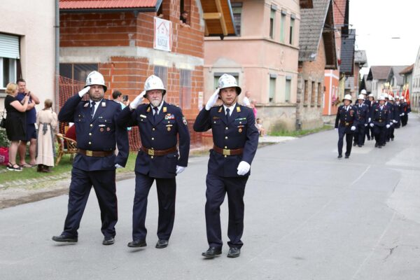 Proslava ob praznovanju 150 let PGD Dolenja vas in prevzem novega GVC 16/25 5 150 let PGD Dolenja vas 8