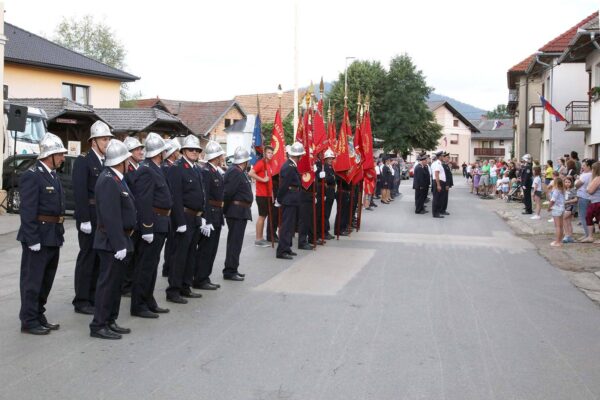 Proslava ob praznovanju 150 let PGD Dolenja vas in prevzem novega GVC 16/25 6 150 let PGD Dolenja vas 9