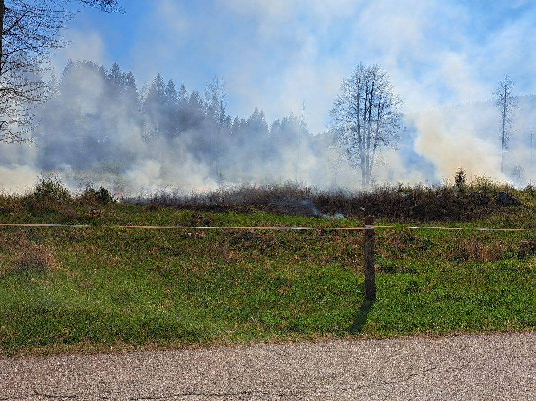 Sektorska vaja Dolenja vas PGD Grcarice Travniski pozar GZ Ribnica 1